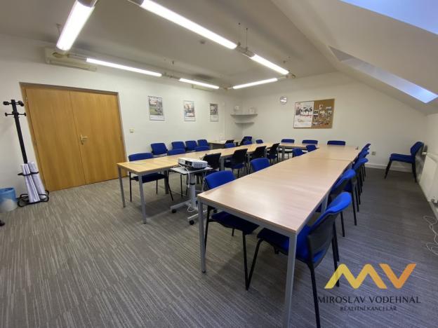 Pronájem kanceláře, Hradec Králové, Československé armády, 259 m2