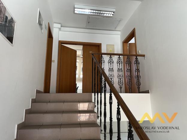 Pronájem kanceláře, Hradec Králové, Československé armády, 259 m2