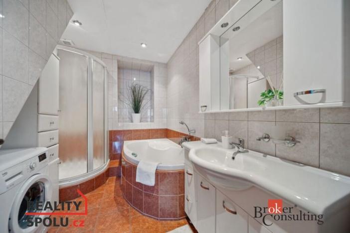 Prodej rodinného domu, Dubenec, 500 m2