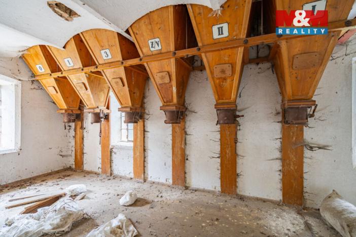 Prodej obchodního prostoru, Klatovy - Beňovy, 934 m2