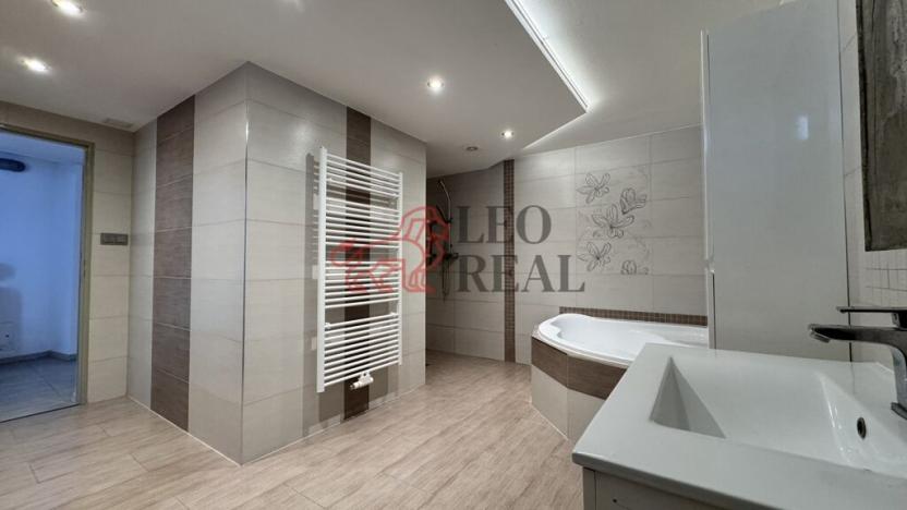 Prodej rodinného domu, Topolná, 215 m2