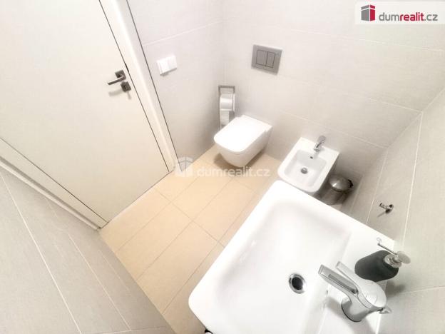 Pronájem rodinného domu, Králův Dvůr, Nad Máchovnou, 192 m2