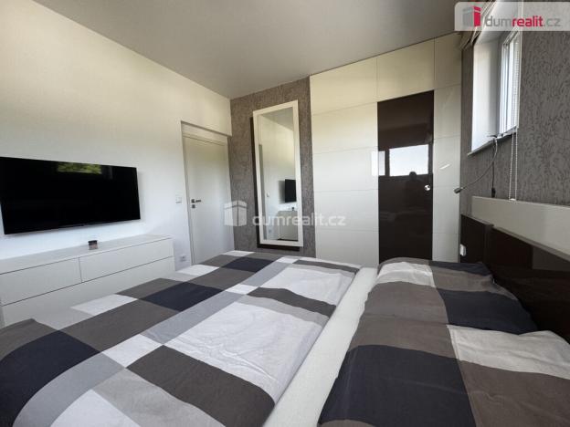 Pronájem rodinného domu, Králův Dvůr, Nad Máchovnou, 192 m2