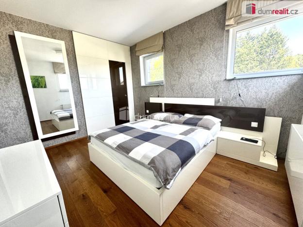 Pronájem rodinného domu, Králův Dvůr, Nad Máchovnou, 192 m2