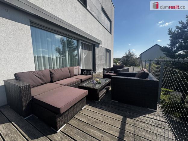 Pronájem rodinného domu, Králův Dvůr, Nad Máchovnou, 192 m2