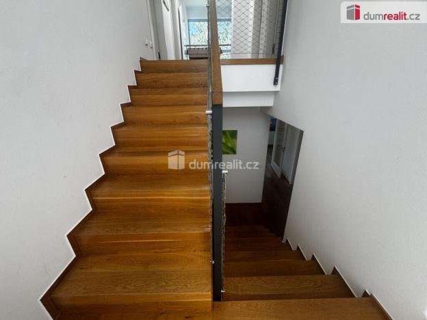 Pronájem rodinného domu, Králův Dvůr, Nad Máchovnou, 192 m2