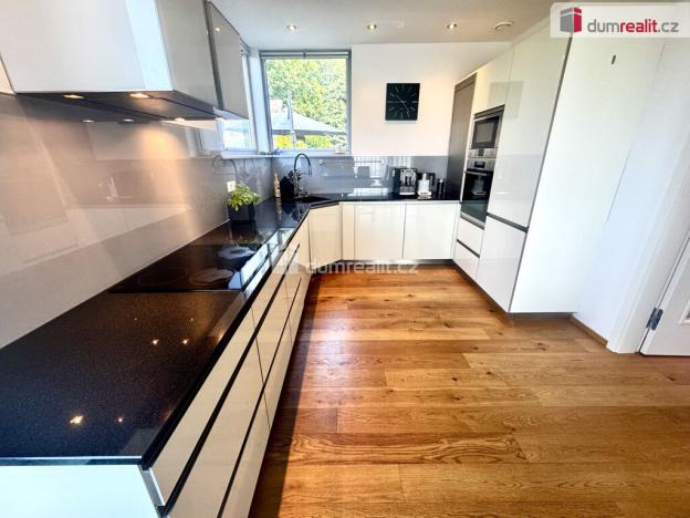 Pronájem rodinného domu, Králův Dvůr, Nad Máchovnou, 192 m2