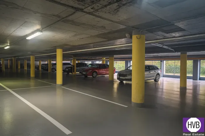 Prodej garážového stání, Praha, Na Harfě, 13 m2