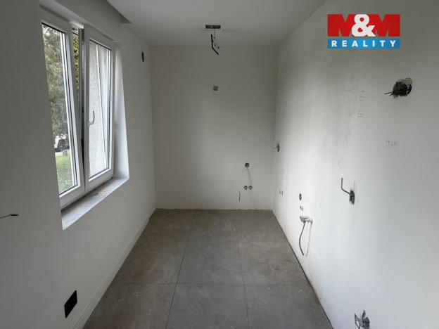 Prodej bytu 3+kk, Dvory, 95 m2