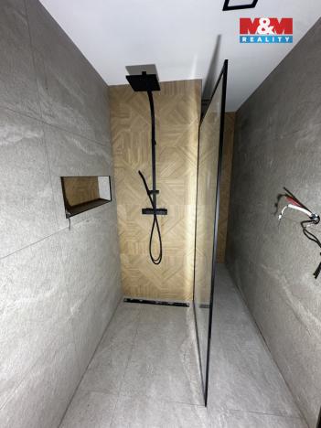 Prodej bytu 3+kk, Dvory, 95 m2