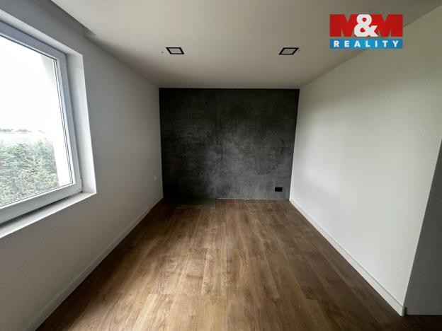 Prodej bytu 3+kk, Dvory, 95 m2