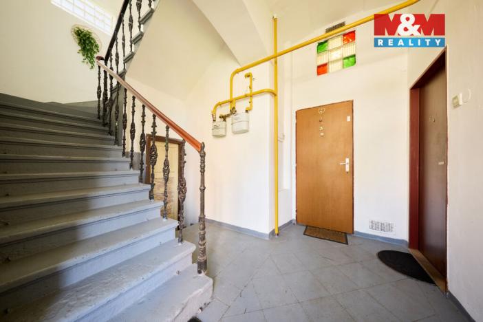 Prodej bytu 1+1, Hostinné, K. Čapka, 36 m2