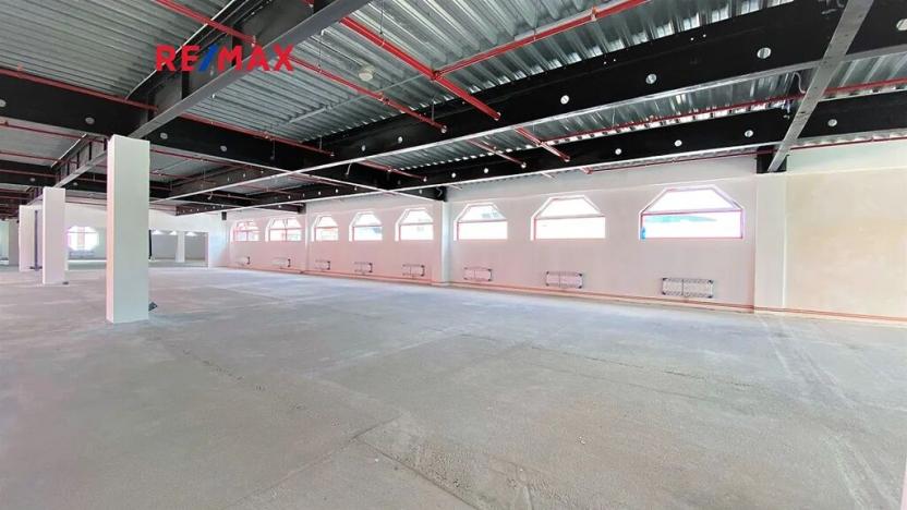 Pronájem kanceláře, Pardubice, Masarykovo náměstí, 2000 m2