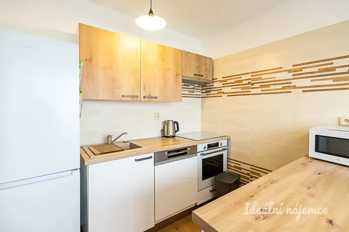 Pronájem bytu 3+1, Praha - Kobylisy, Kurkova, 92 m2