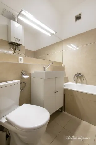 Pronájem bytu 2+1, Praha - Vysočany, Novovysočanská, 56 m2