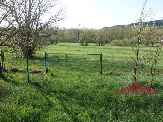 Pronájem zahrady, Hrádek, 2267 m2