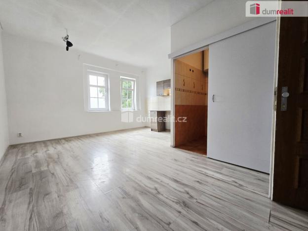 Pronájem bytu 2+kk, Lužná, 9. května, 39 m2