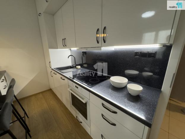 Prodej bytu 2+kk, Praha - Holešovice, V závětří, 49 m2