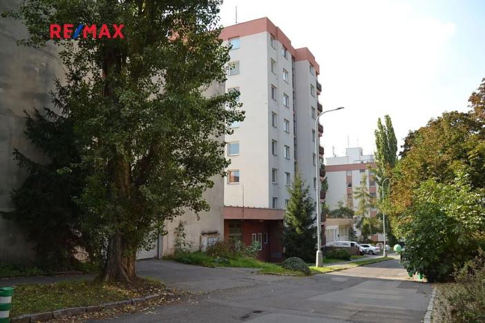 Pronájem garážového stání, Praha - Podolí, Pod Klaudiánkou, 11 m2