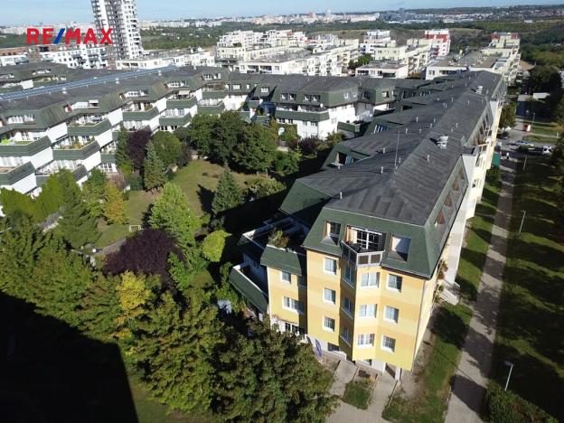 Prodej obchodního prostoru, Praha - Hlubočepy, Voskovcova, 141 m2