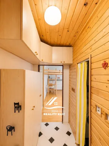 Pronájem bytu 1+1, Ostrava, Garážní, 38 m2