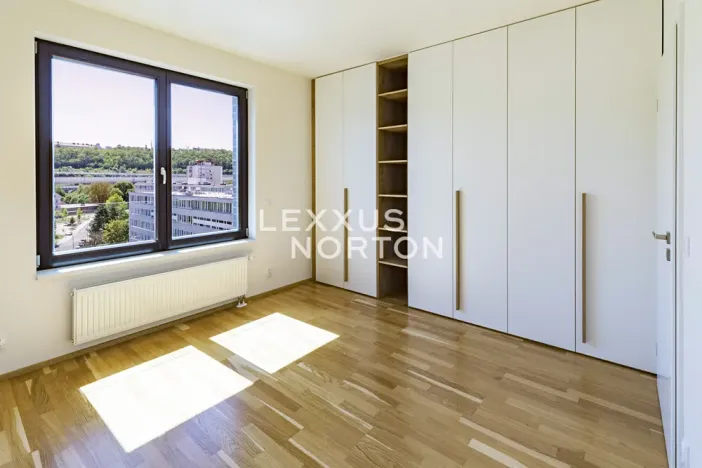 Pronájem bytu 2+kk, Praha - Karlín, Nekvasilova, 60 m2