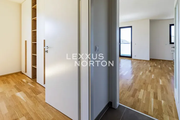 Pronájem bytu 2+kk, Praha - Karlín, Nekvasilova, 60 m2