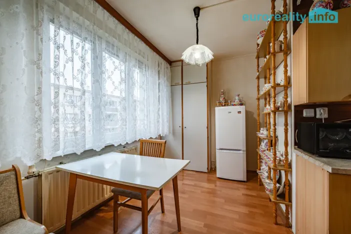 Prodej bytu 2+1, Mariánské Lázně, Za Tratí, 64 m2