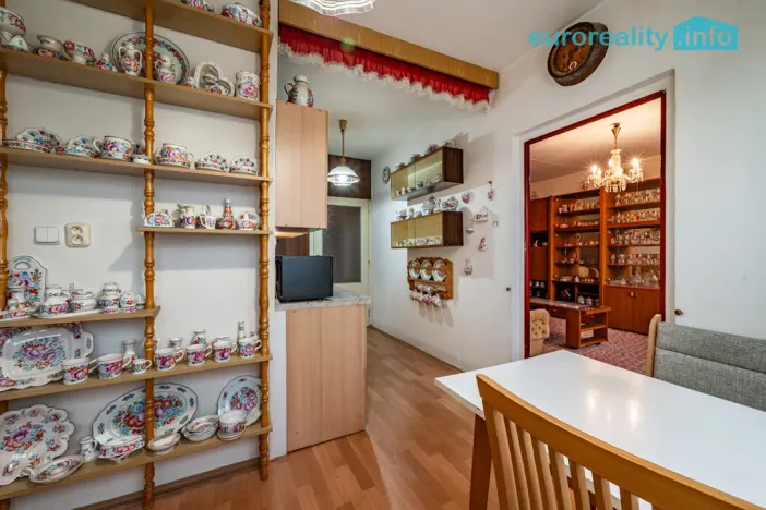 Prodej bytu 2+1, Mariánské Lázně, Za Tratí, 64 m2