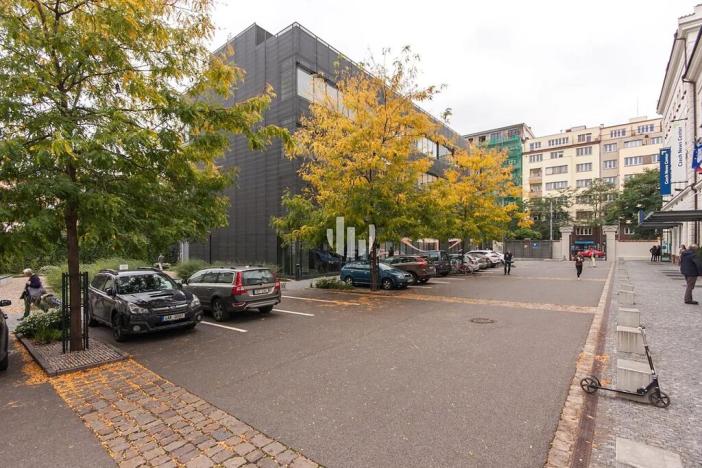 Pronájem kanceláře, Praha - Holešovice, U průhonu, 2124 m2