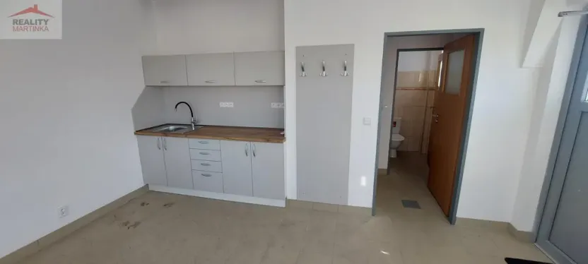 Prodej výrobních prostor, Valašské Meziříčí - Bynina, 820 m2