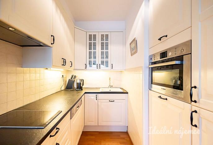 Pronájem bytu 2+kk, Praha - Karlín, Křižíkova, 55 m2