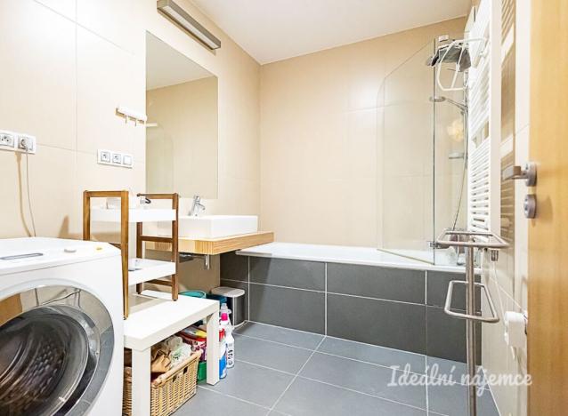 Pronájem bytu 2+kk, Praha - Karlín, Křižíkova, 55 m2