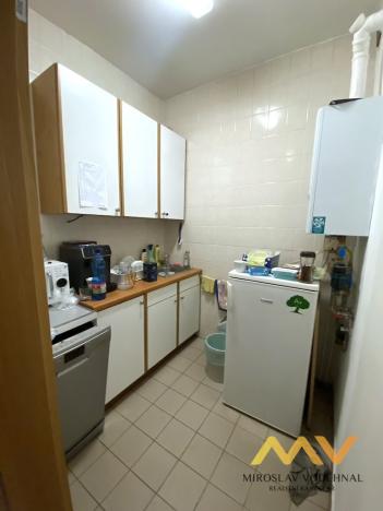 Pronájem kanceláře, Hradec Králové, Československé armády, 306 m2