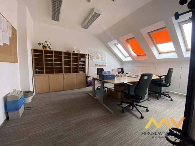 Pronájem kanceláře, Hradec Králové, Československé armády, 306 m2
