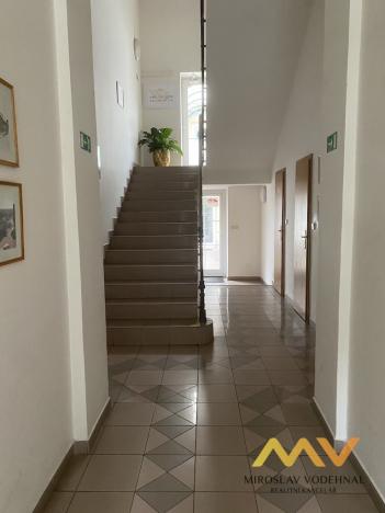 Pronájem kanceláře, Hradec Králové, Československé armády, 306 m2