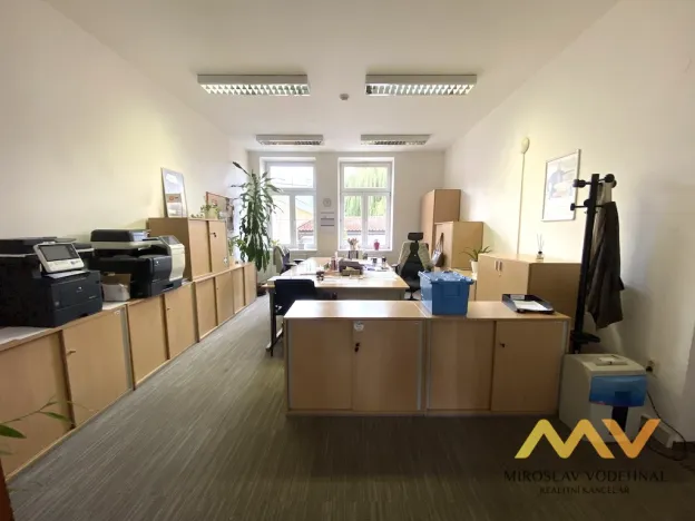 Pronájem kanceláře, Hradec Králové, Československé armády, 306 m2