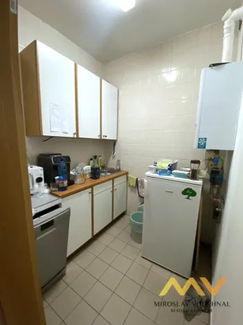 Pronájem kanceláře, Hradec Králové, Československé armády, 306 m2