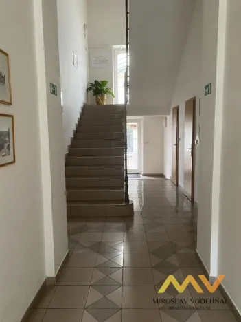 Pronájem kanceláře, Hradec Králové, Československé armády, 306 m2