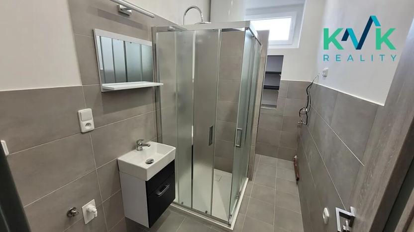 Pronájem bytu 1+1, Karlovy Vary, Závodu míru, 40 m2