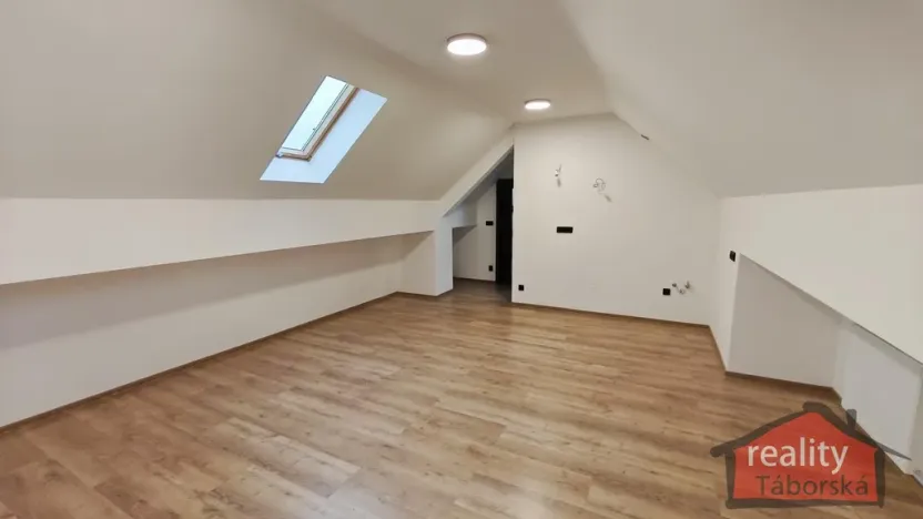 Prodej bytu 2+kk, Nupaky, Nupacká, 60 m2