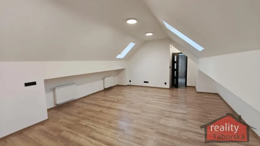 Prodej bytu 2+kk, Nupaky, Nupacká, 60 m2