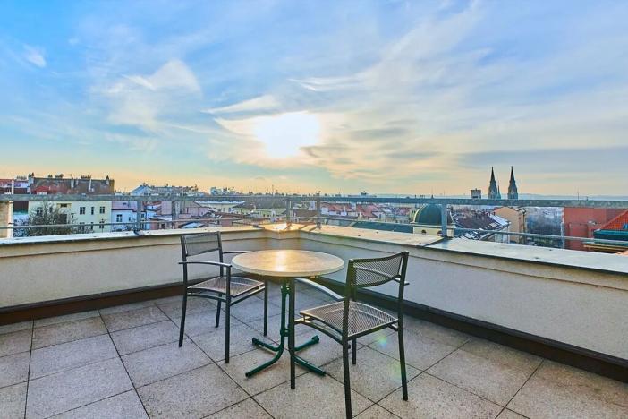 Pronájem kanceláře, Praha, 700 m2