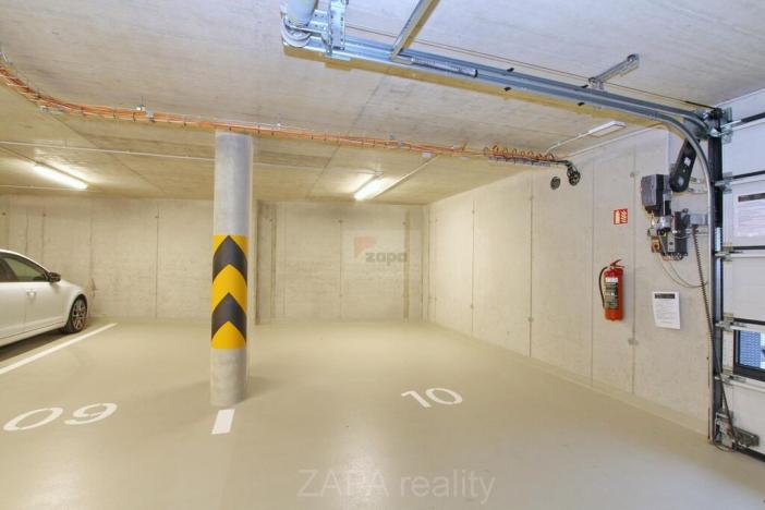Pronájem garážového stání, Praha - Horní Měcholupy, Milánská, 21 m2