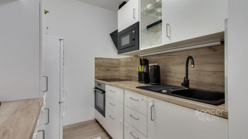 Pronájem bytu 2+kk, Praha - Kobylisy, Hrubého, 43 m2