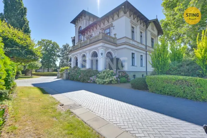 Prodej vily, Luže - Radim, 700 m2