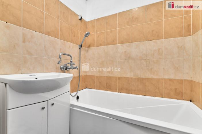 Prodej bytu 3+1, Ostrov, Kollárova, 70 m2