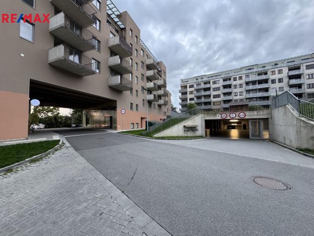 Pronájem garážového stání, Olomouc, Camilla Sitteho, 20 m2