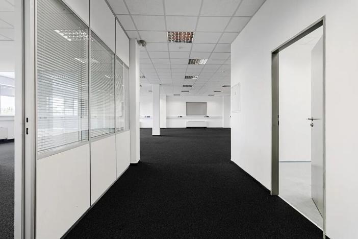Pronájem kanceláře, Praha - Letňany, Veselská, 584 m2