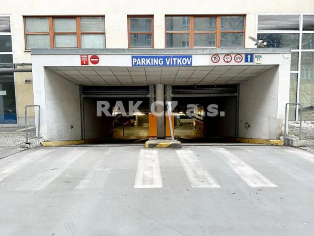 Pronájem garážového stání, Praha - Žižkov, Lukášova, 13 m2